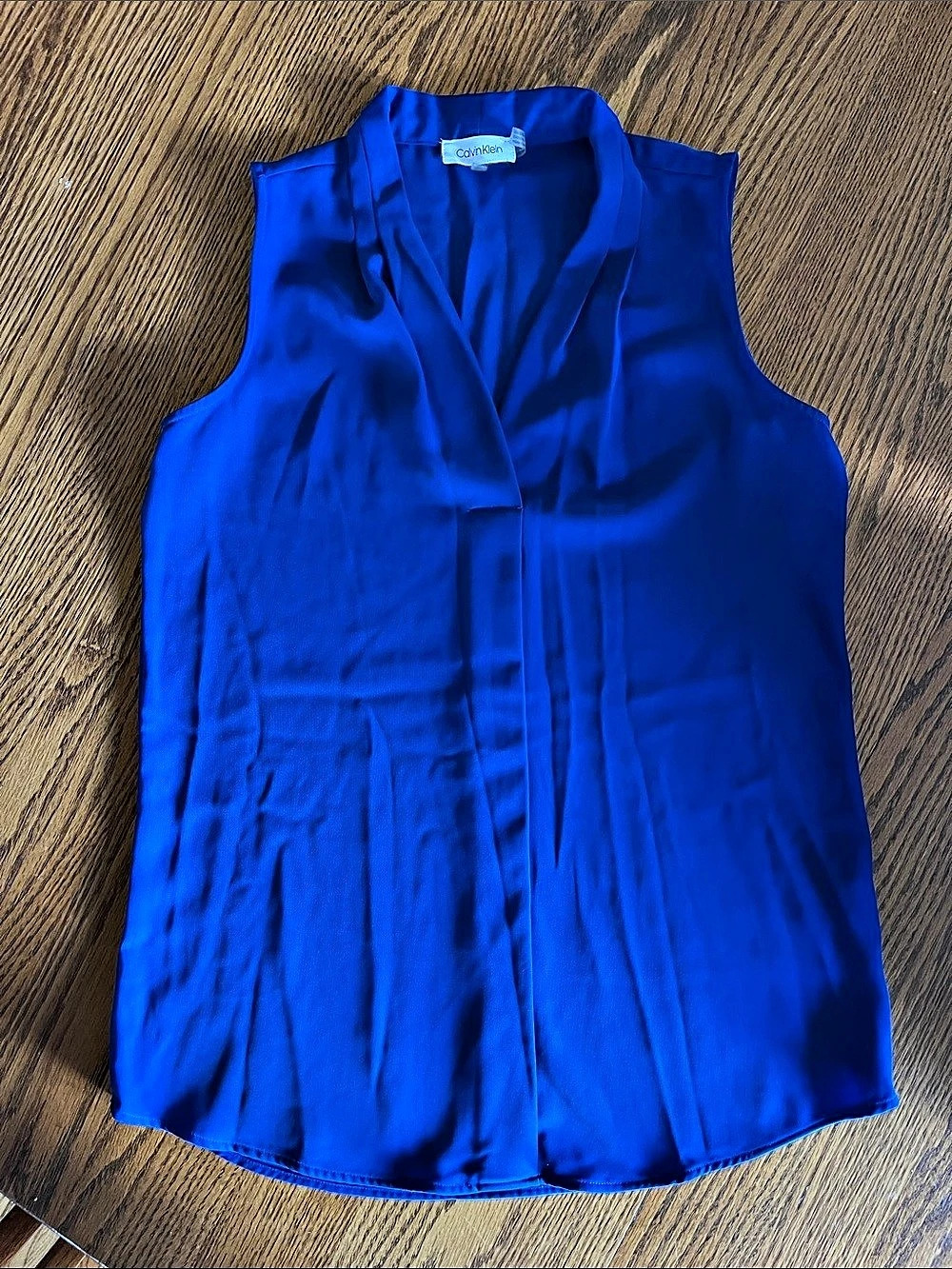 XS Calvin Klein Sleeveless V Neck Blouse in Blue